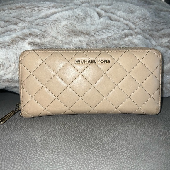 Michael Kors Handbags - Michael Kors Wallet